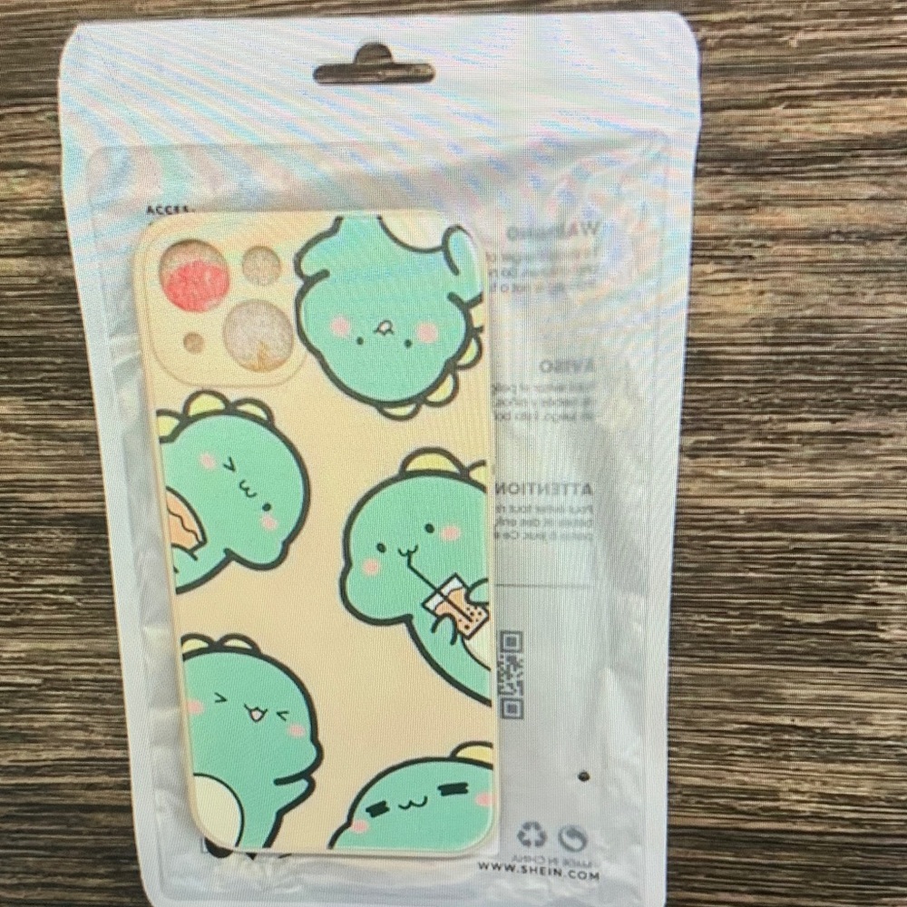 Dinosaur-Themed Phone Case - Green and Cream
